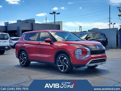 2024 Mitsubishi Outlander SE Black Edition w/Pano Roof