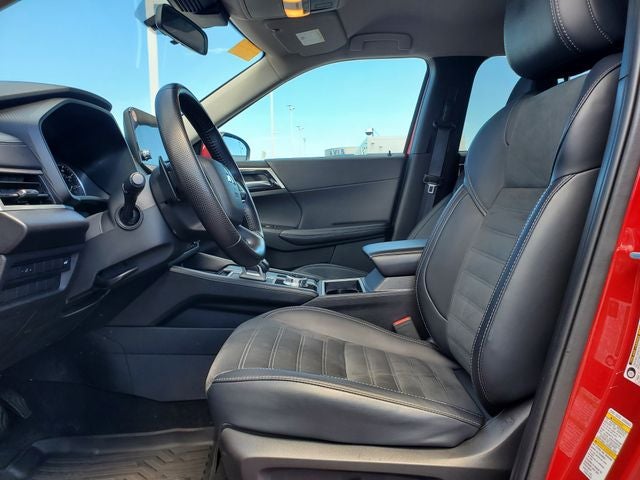 2024 Mitsubishi Outlander SE Black Edition w/Pano Roof