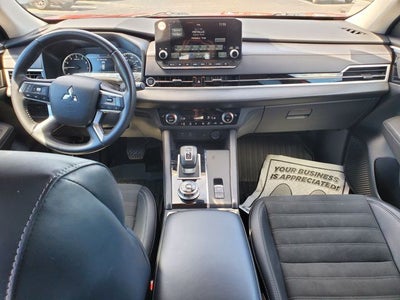 2024 Mitsubishi Outlander SE Black Edition w/Pano Roof